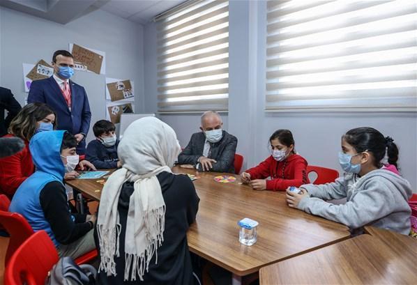 Kızılay Genel Başkanı Kınık Suriyeli çocukları ziyaret etti