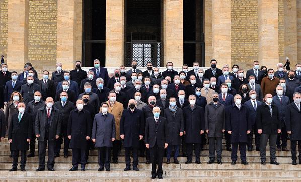 MHP Genel Başkanı Bahçeli, yeni MYK ve MDK üyeleriyle Anıtkabiri ziyaret etti