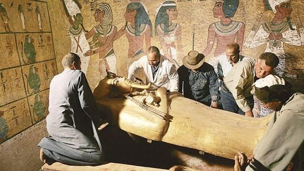 Mısırda Firavun’un laneti: Kralın huzurunu bozanlara ölüm kanat takarak ulaşacak