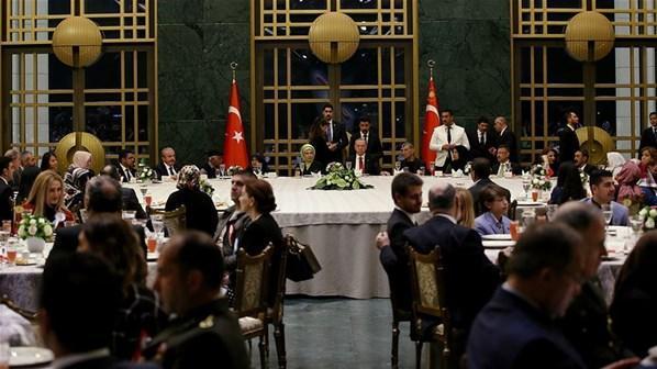 Cumhurbaşkanı Erdoğan şehit aileleriyle iftarda bir araya geldi