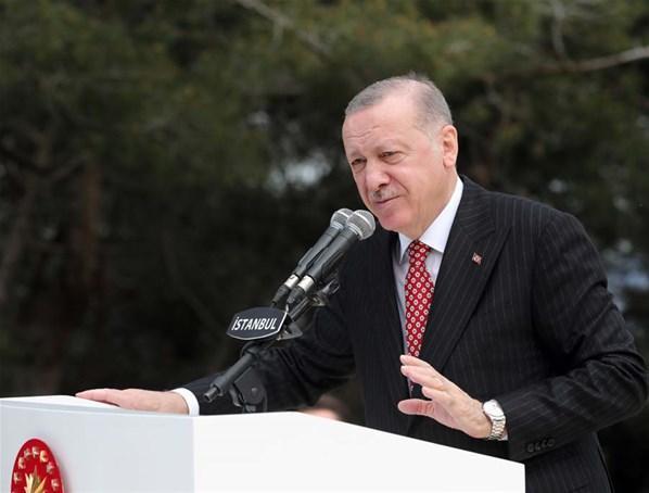 Çamlıca Tepesine dev Türk bayrağı Cumhurbaşkanı Erdoğan göndere çekti