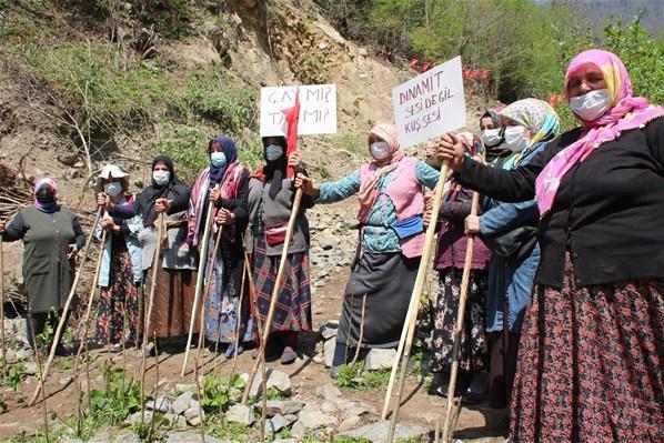 Rizede taş ocağı karşıtları, arı kovanları ile yolu kesti