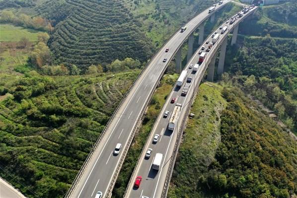 Bolu Dağı Tünelinin Ankara istikametinde trafik durdu