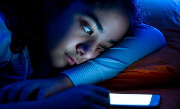 Ekranlardan yayınlan mavi ışık çocuklara zarar veriyor