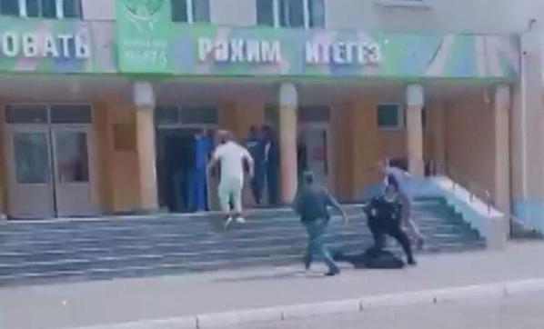 Tataristanda okulda silahlı saldırı: Çok sayıda ölü var...