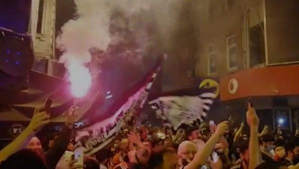 Beşiktaş Meydanında şampiyonluk kutlamaları başladı