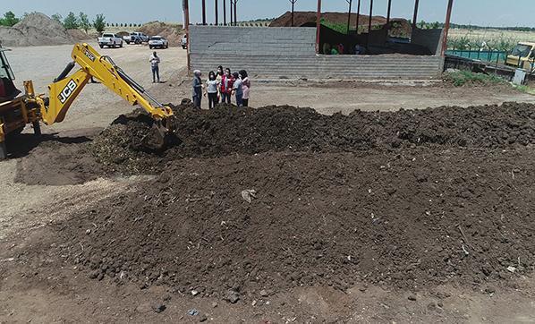 Gönüllü kadınlar atıkları gübreye dönüştürüyor Çiftçilere ücretsiz dağıtılacak