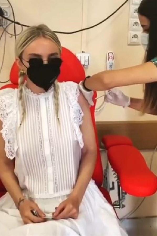 Şarkıcı Gülşen koronavirüs aşısı oldu