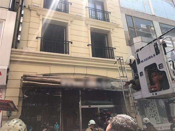 İstanbulda bir otelin saunasında yangın çıktı Mahsur kalanlar...