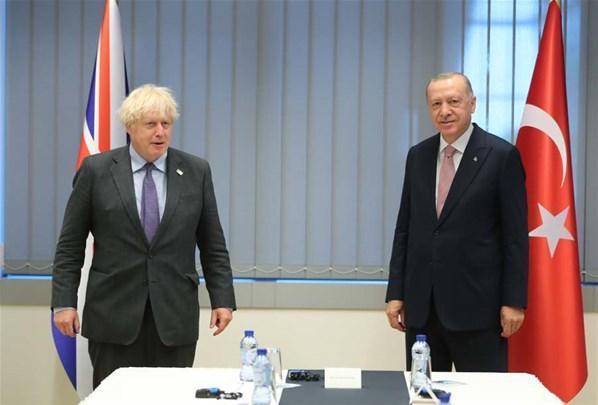 Erdoğan ve Johnson, iki ülke arasındaki seyahatin yeniden başlamasının  önemi üzerinde mutabık kaldı