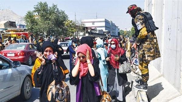 Talibana karşı mor isyan Kadınlar direnişe geçti, ortalık karıştı