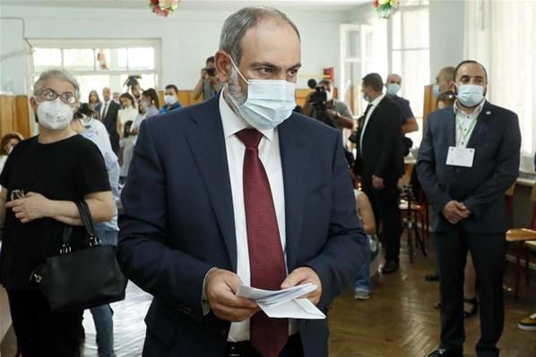 Ermenistandaki seçimleri Paşinyan oyların yüzde 53,92sini alarak kazandı