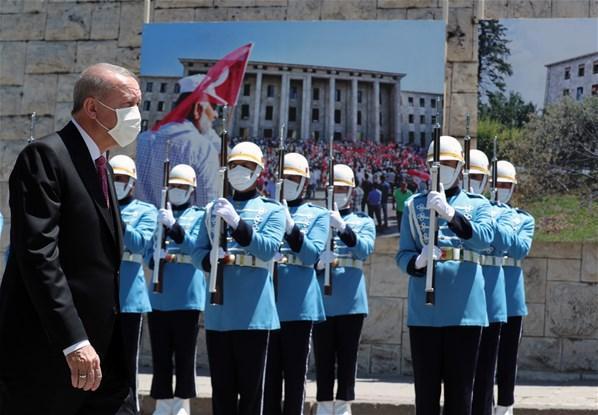 Cumhurbaşkanı Erdoğan Mecliste O bölgeye karanfil...