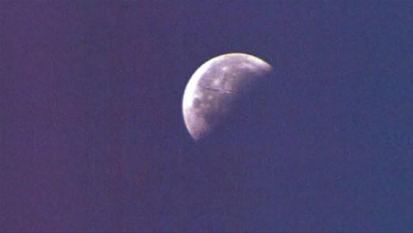 NASAnın Ay fotoğrafı şoke etti İlk kez görüldü, devasa UFOlar...