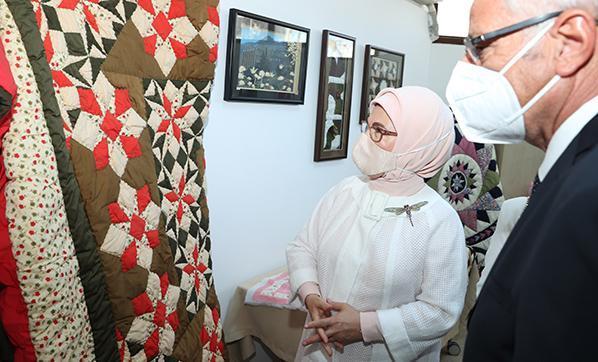 Emine Erdoğan, geleneksel Kıbrıs el sanatları ve motiflerini inceledi