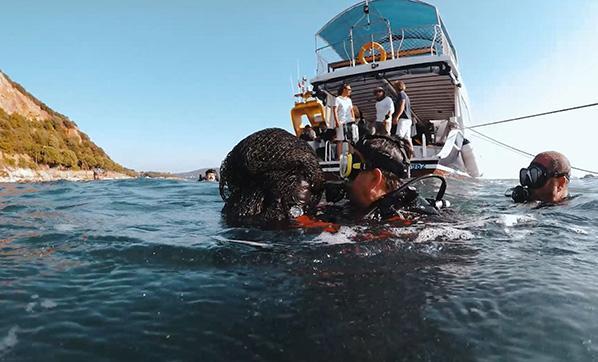 Bakan Pakdemirli, Marmara Denizinde dalış yaparak hayalet ağ çıkardı