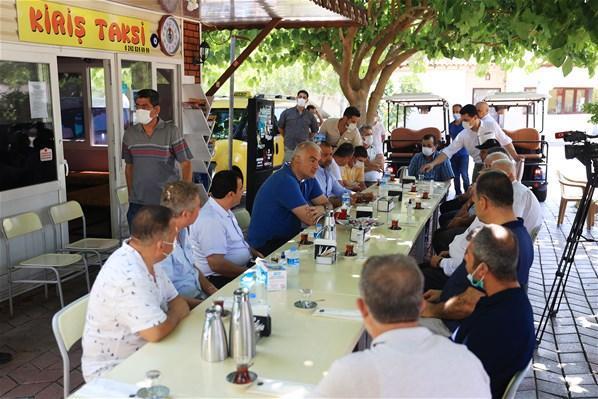 Kültür ve Turizm Bakanı Ersoy, Antalyada taksi durağını ziyaret  etti