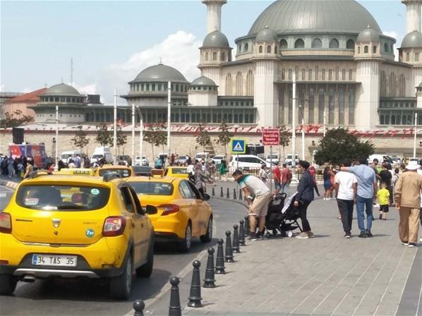 İstanbulda taksi kaosu Ücret pazarlığı yapmadan binmiyorlar