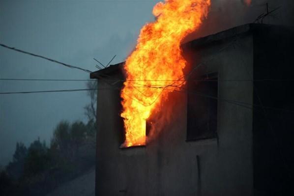 Türkiye’de art arda orman yangınları Bakan duyurdu Bir otel tahliye ediliyor