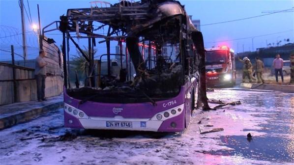 İstanbulda halk otobüsü cayır cayır yandı