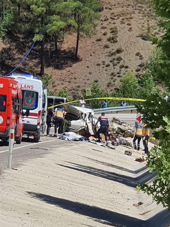 Adanada düğün yolunda kaza: 5 ölü, 1 yaralı