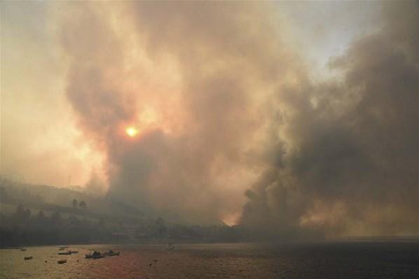 Orman yangınları Yunanistanı cehenneme çevirdi köyler boşaltıldı Başbakan Kiryakos Miçotakisin plaj pozları çıldırttı...