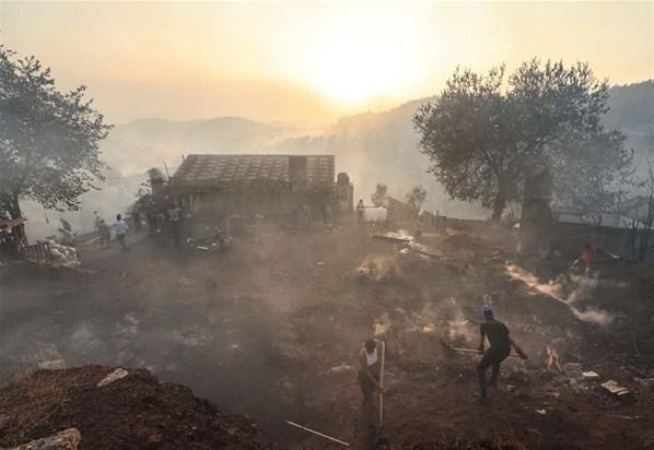 Türkiyeyi yasa boğan orman yangınlarında son durum Alevler mahalleyi sardı... Bodrum Belediye Başkanı Ahmet Aras: Artık ne yapacağımızı şaşırdık...