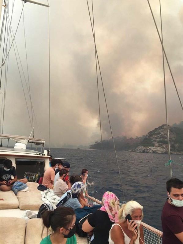 Türkiyeyi yasa boğan orman yangınlarında son durum Alevler mahalleyi sardı... Bodrum Belediye Başkanı Ahmet Aras: Artık ne yapacağımızı şaşırdık...