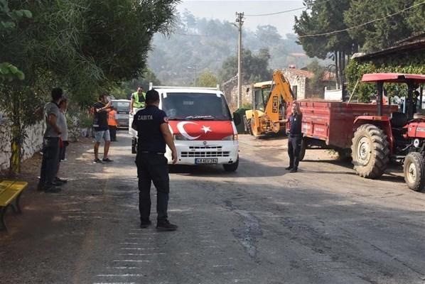 Türkiyeyi yasa boğan orman yangınlarında son durum Alevler mahalleyi sardı... Bodrum Belediye Başkanı Ahmet Aras: Artık ne yapacağımızı şaşırdık...