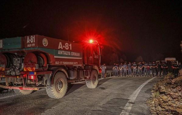 Türkiyeyi yasa boğan orman yangınlarında son durum Alevler mahalleyi sardı... Bodrum Belediye Başkanı Ahmet Aras: Artık ne yapacağımızı şaşırdık...