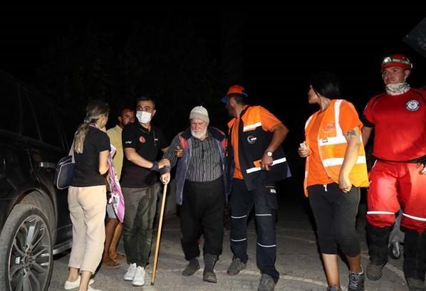 Türkiyeyi yasa boğan orman yangınlarında son durum Alevler mahalleyi sardı... Bodrum Belediye Başkanı Ahmet Aras: Artık ne yapacağımızı şaşırdık...