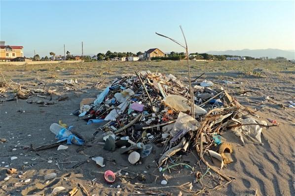 Karadeniz ‘çöp’ kusuyor Sahilin son durumu içler acısı