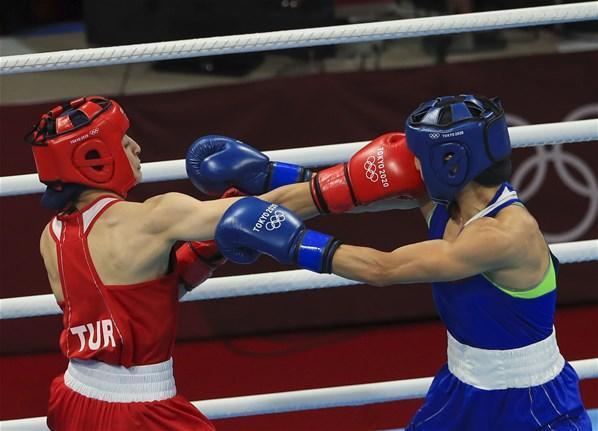 Buse Naz Çakıroğlu boksta gümüş madalya aldı