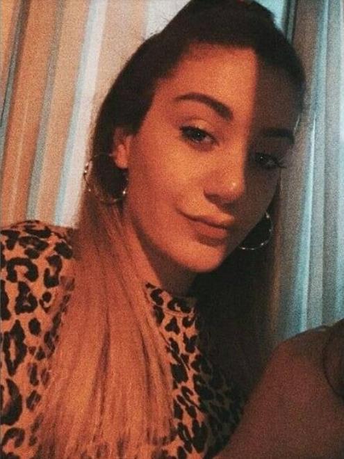 Kan donduran olay 21 yaşındaki Şenay başından vuruldu