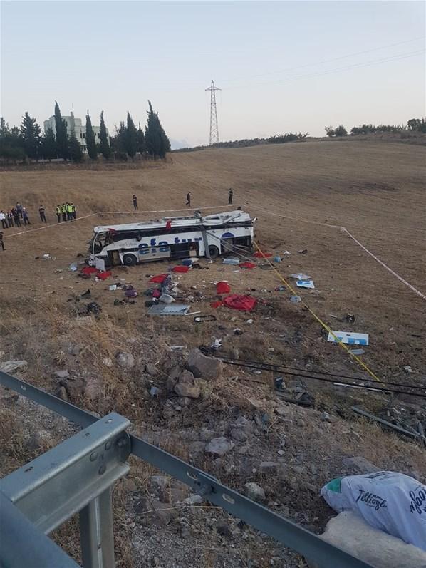 Balıkesirde yolcu otobüsü takla attı: 15 kişi öldü, 17 yaralı var...