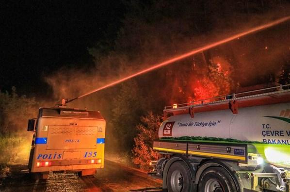 Burdur Bucaktaki orman yangını ile mücadele sürüyor 7 mahalle tahliye edildi karayolu trafiğe kapatıldı