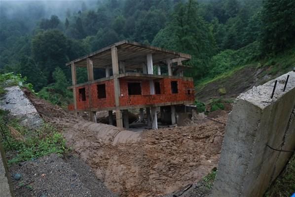 Rizede kabus anları Balkondan izlediler, ev bir anda yok oldu