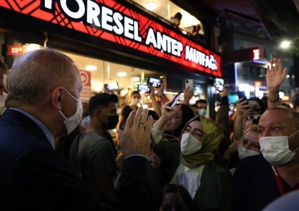 Cumhurbaşkanı Erdoğandan Çengelköydeki restorana sürpriz ziyaret