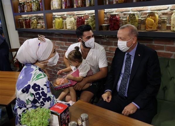 Cumhurbaşkanı Erdoğandan Çengelköydeki restorana sürpriz ziyaret