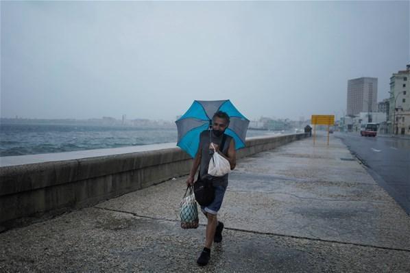 Ida Kasırgası Kübanın batı kıyılarında etkisini göstermeye  başladı