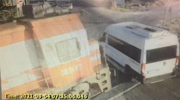 Tekirdağ’ın Ergene ilçesinde tren minibüse çarptı, çok sayıda ölü var...