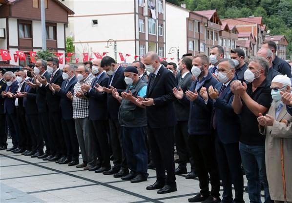 Cumhurbaşkanı Erdoğan eski Güneysu Camii imamı Osman Yılmazın cenaze törenine katıldı