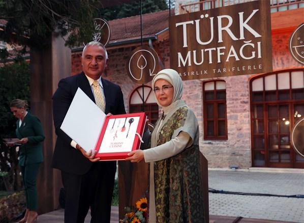 Emine Erdoğan, Asırlık Tariflerle Türk Mutfağı kitabının tanıtım  programında konuştu