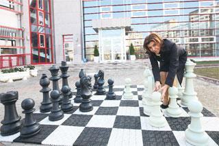Satranç dört yıl kadın elinde