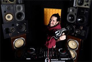 DJ Doğukan Manço sahnede