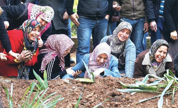 Dürüm satmak için okulu kırıp sınıra gitmişti