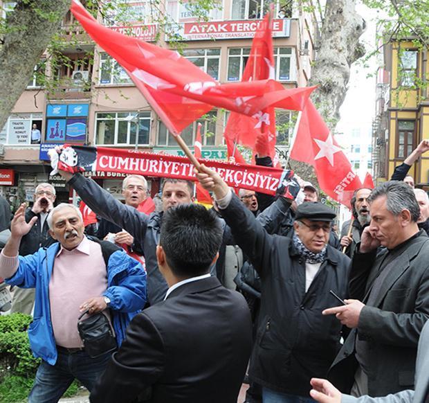Akiller otele sığındı