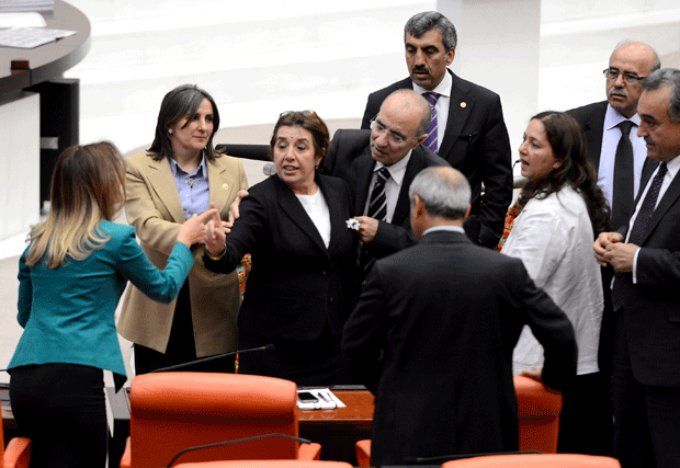AK Parti: Bayram var MHP: Tehdit sürüyor