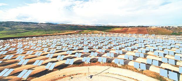 Katar çöllerindeki güneşi enerjiye dönüştürecek