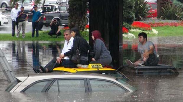 İstanbulu sel vurdu
